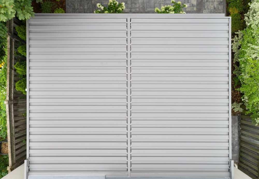 Alba Louvered Roof and Stratus Drop Screens